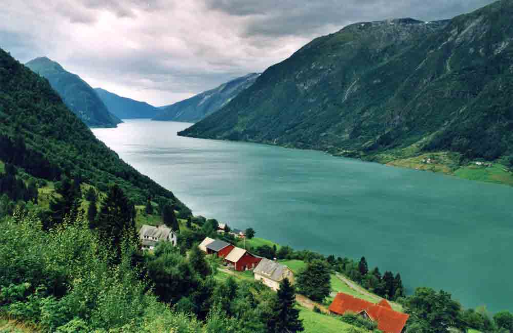 Noruega 042 - fiordo - 2001.jpg